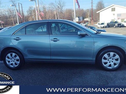 Used 2010 Toyota Camry LE image 2