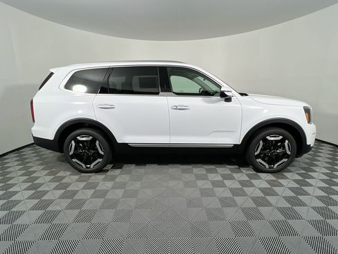 Certified 2025 Kia Telluride S FWD image 2