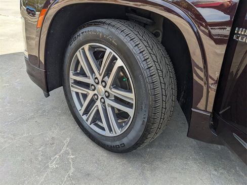 Used 2023 Chevrolet Traverse High Country image 41