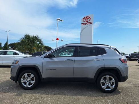 Used 2024 Jeep Compass Latitude AWD/4WD image 8