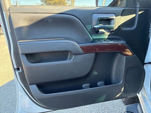 Used 2017 GMC Sierra 1500 SLE w/ SLE Value Package image 10