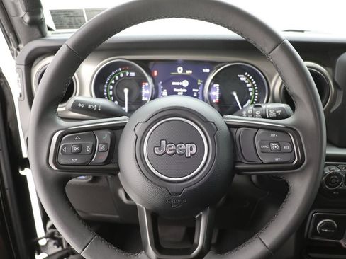 Used 2023 Jeep Wrangler Unlimited image 19