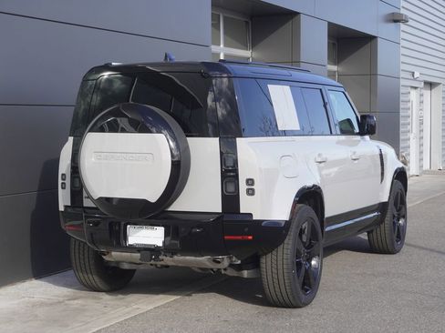 New 2026 Land Rover Defender 110 X-Dynamic SE image 2