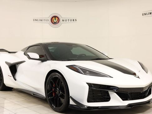 Used 2025 Chevrolet Corvette Z06 w/ Z07 Performance Package RWD image 36