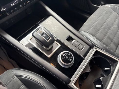 Used 2023 Mitsubishi Outlander SE AWD/4WD image 26