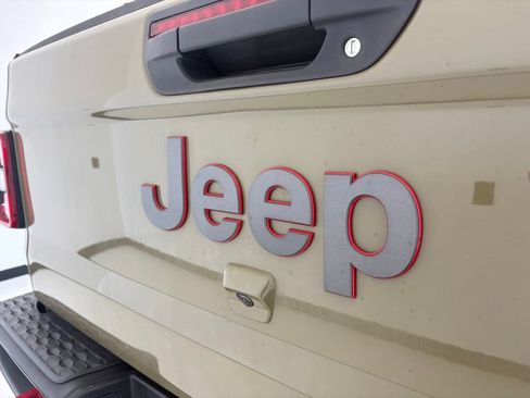 Used 2025 Jeep Gladiator Rubicon AWD/4WD image 24