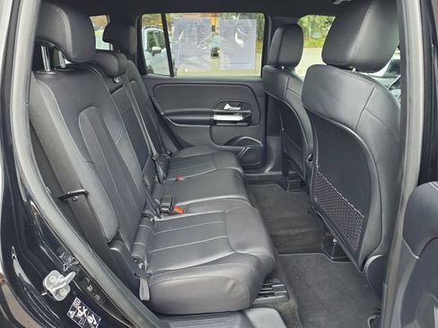 Used 2023 Mercedes-Benz GLB 250 4MATIC image 11