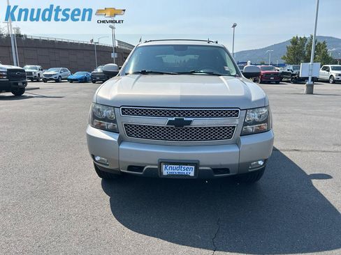 Used 2009 Chevrolet Avalanche LT w/ Luxury Package AWD/4WD image 9