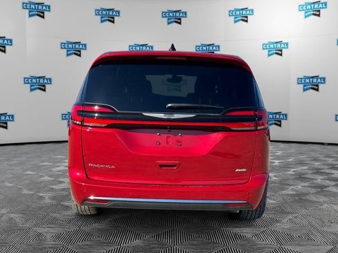 New 2026 Chrysler Pacifica Select AWD/4WD image 4
