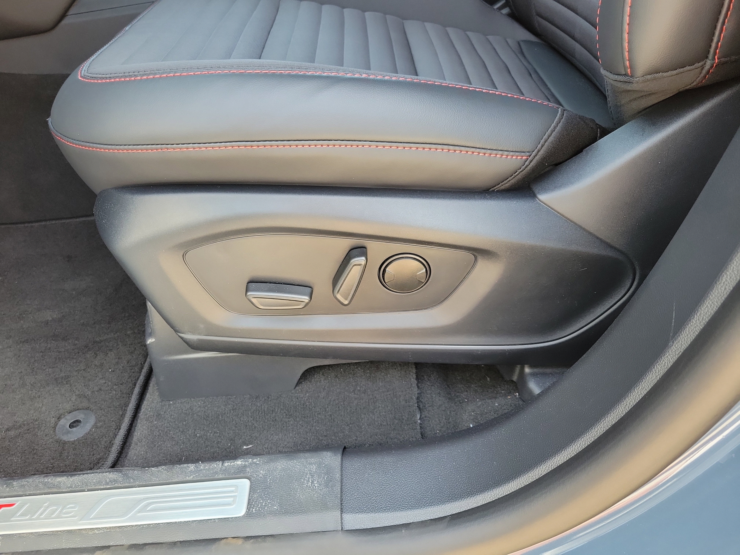 New 2026 Ford Explorer ST-Line w/ ST-Line Street Pack RWD image 10