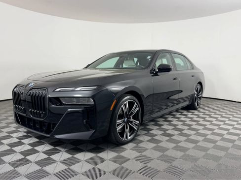 Used 2025 BMW 760i xDrive image 7