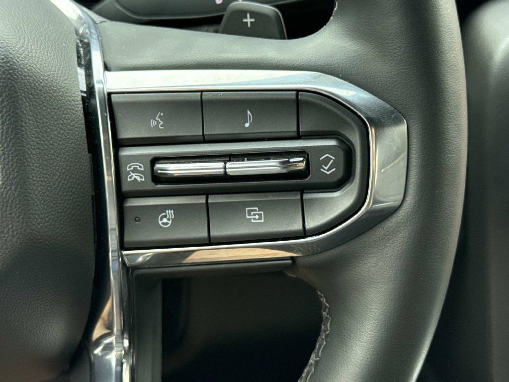 Used 2025 GMC Yukon XL Denali w/ Sun & Power Step Package AWD/4WD image 12