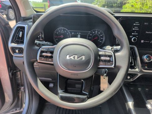 Used 2023 Kia Sorento LX FWD image 27