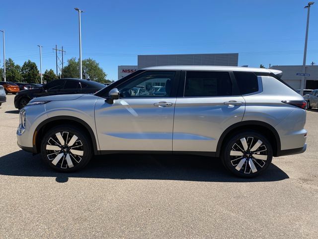 New 2026 Mitsubishi Outlander SE AWD/4WD image 2