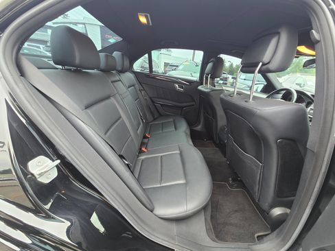 Used 2010 Mercedes-Benz E 350 4MATIC Sedan image 12