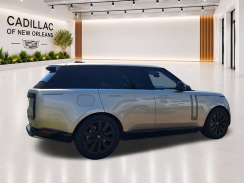 Used 2025 Land Rover Range Rover SE AWD/4WD image 3