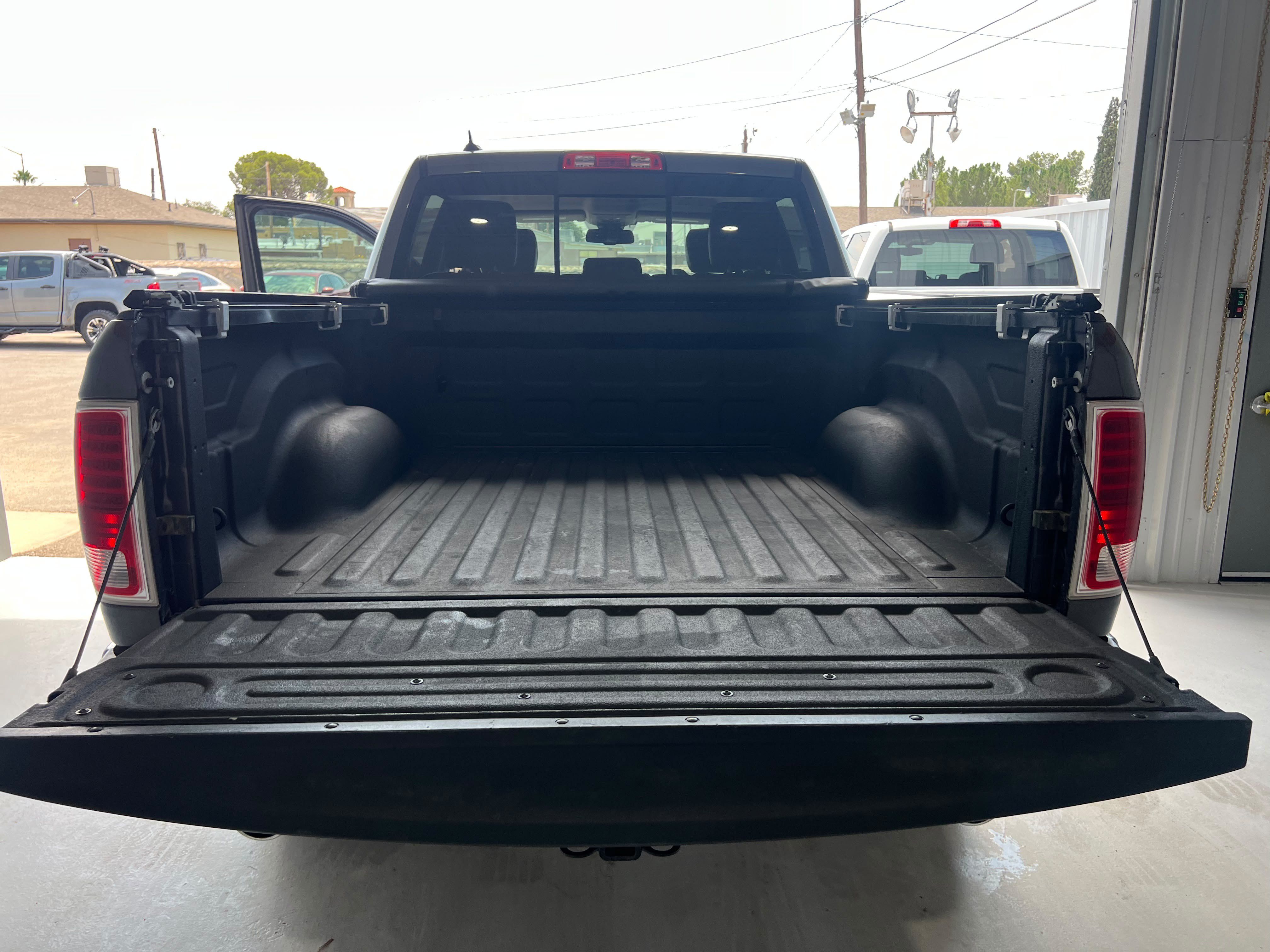 Used 2016 RAM 1500 Laramie w/ Convenience Group AWD/4WD image 5