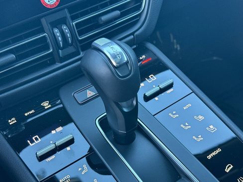 Used 2025 Porsche Macan Turbo image 22