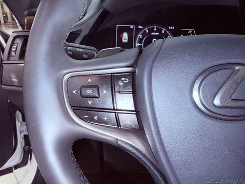 Certified 2025 Lexus ES 350 w/ Premium Package image 19