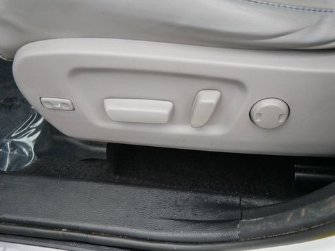 Used 2016 Toyota Highlander Limited image 15