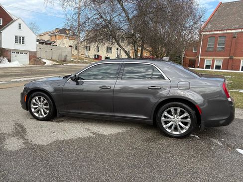 Used 2016 Chrysler 300 Limited w/ Driver Convenience Group image 5
