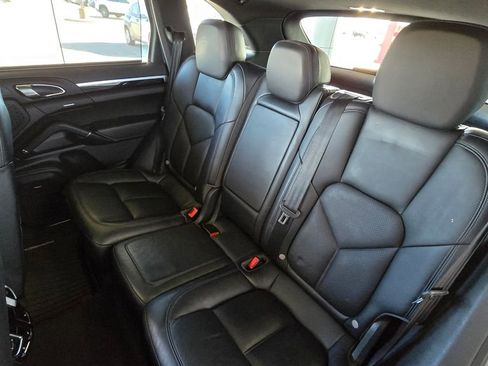 Used 2017 Porsche Cayenne S image 22