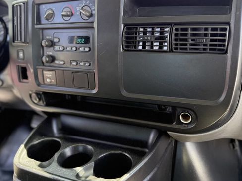 Used 2005 Chevrolet Express 2500 RWD image 11