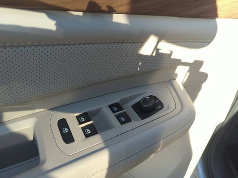 New 2026 Volkswagen Atlas SE image 13