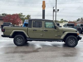 New 2025 Jeep Gladiator Sport video 2