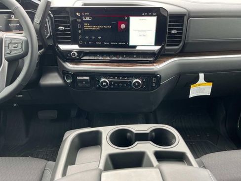 New 2025 GMC Sierra 1500 SLE image 18
