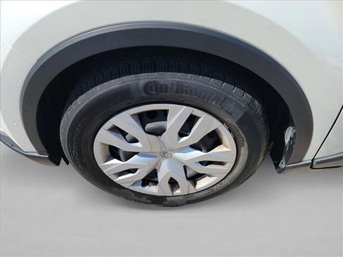 Used 2021 Toyota C-HR LE image 9