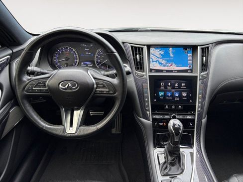Used 2017 INFINITI Q60 Red Sport 400 AWD/4WD image 2