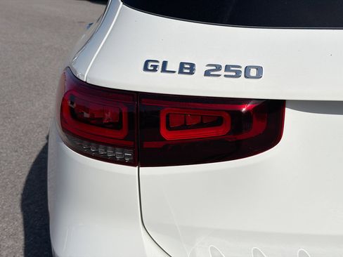 Used 2023 Mercedes-Benz GLB 250 image 10
