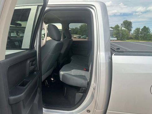 Used 2017 RAM 1500 Express RWD image 21