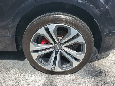 Used 2019 Audi Q8 Prestige w/ Luxury Package AWD/4WD image 7
