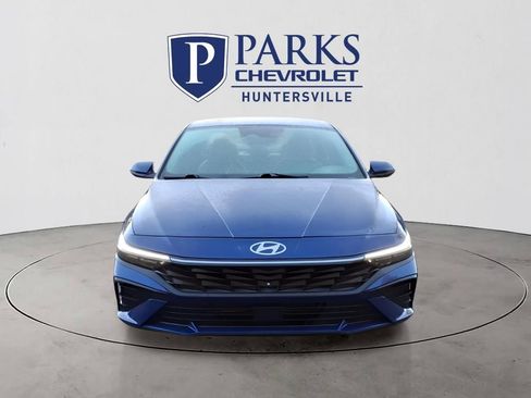 Used 2025 Hyundai Elantra Limited FWD image 2