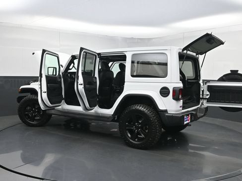 Used 2022 Jeep Wrangler Unlimited Sahara AWD/4WD image 39