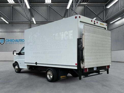 Used 2018 Chevrolet Express 3500 w/ Driver Convenience Package RWD image 6