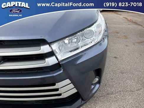Used 2019 Toyota Highlander XLE image 11