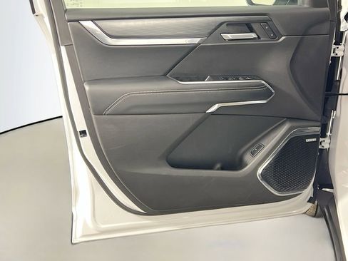 Used 2025 GMC Acadia Elevation image 18