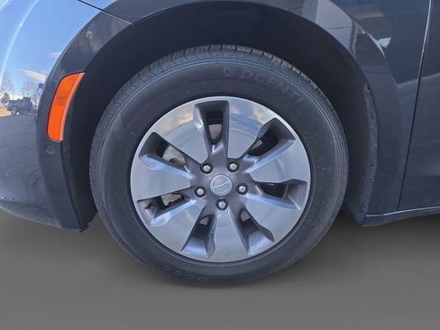 Used 2019 Chrysler Pacifica Limited w/ Advanced Safetytec Group image 15