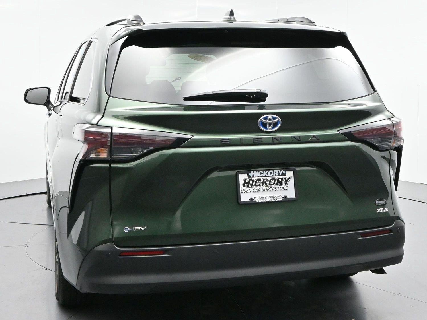 Used 2025 Toyota Sienna XLE FWD image 5