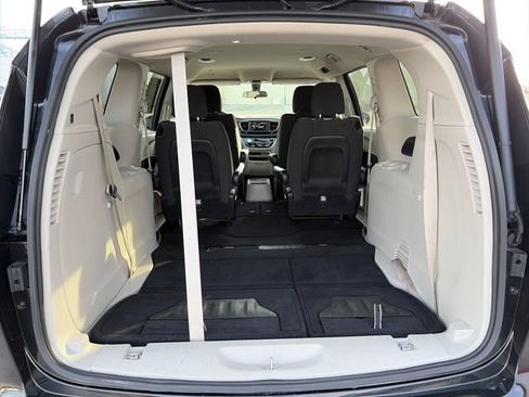 Used 2022 Chrysler Voyager LX FWD image 44