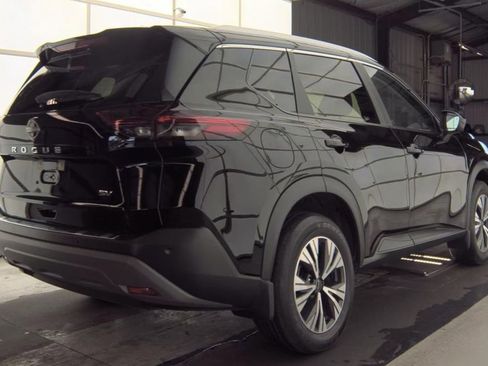 Used 2023 Nissan Rogue SV w/ SV Premium B Package image 3