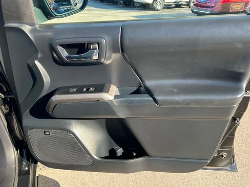 Used 2018 Toyota Tacoma Limited image 27