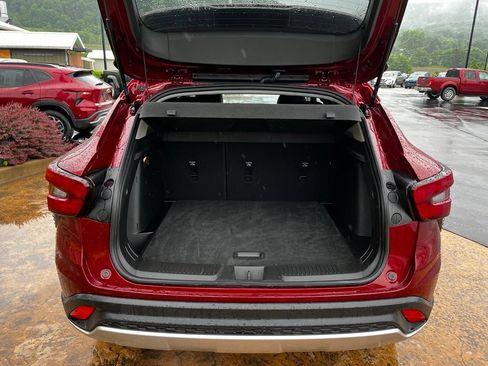 Used 2025 Chevrolet Trax LT w/ LT Convenience Package FWD image 27