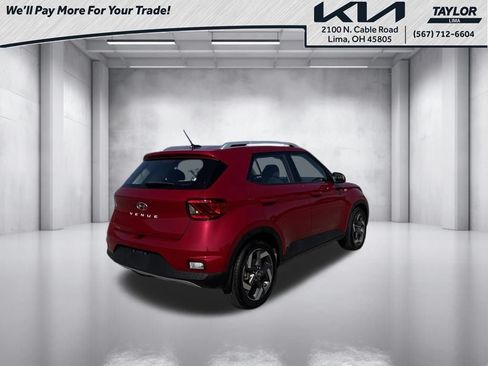 Used 2023 Hyundai Venue SEL FWD image 2