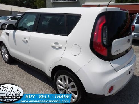 Used 2019 Kia Soul + image 3
