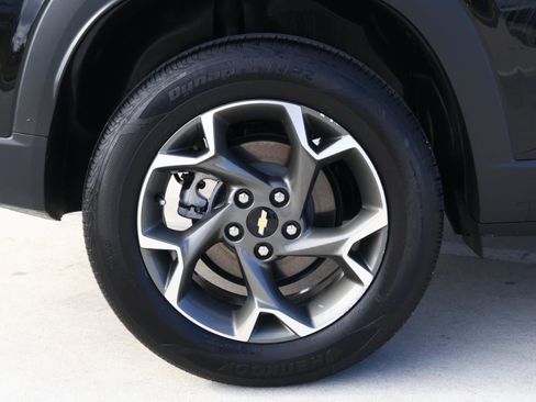 Used 2025 Chevrolet Trax LT w/ Driver Confidence Package image 8