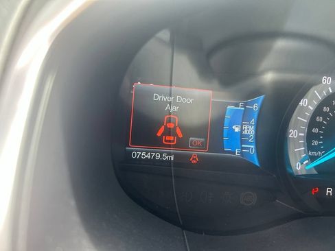 Used 2018 Ford Edge Titanium w/ Equipment Group 301A FWD image 3